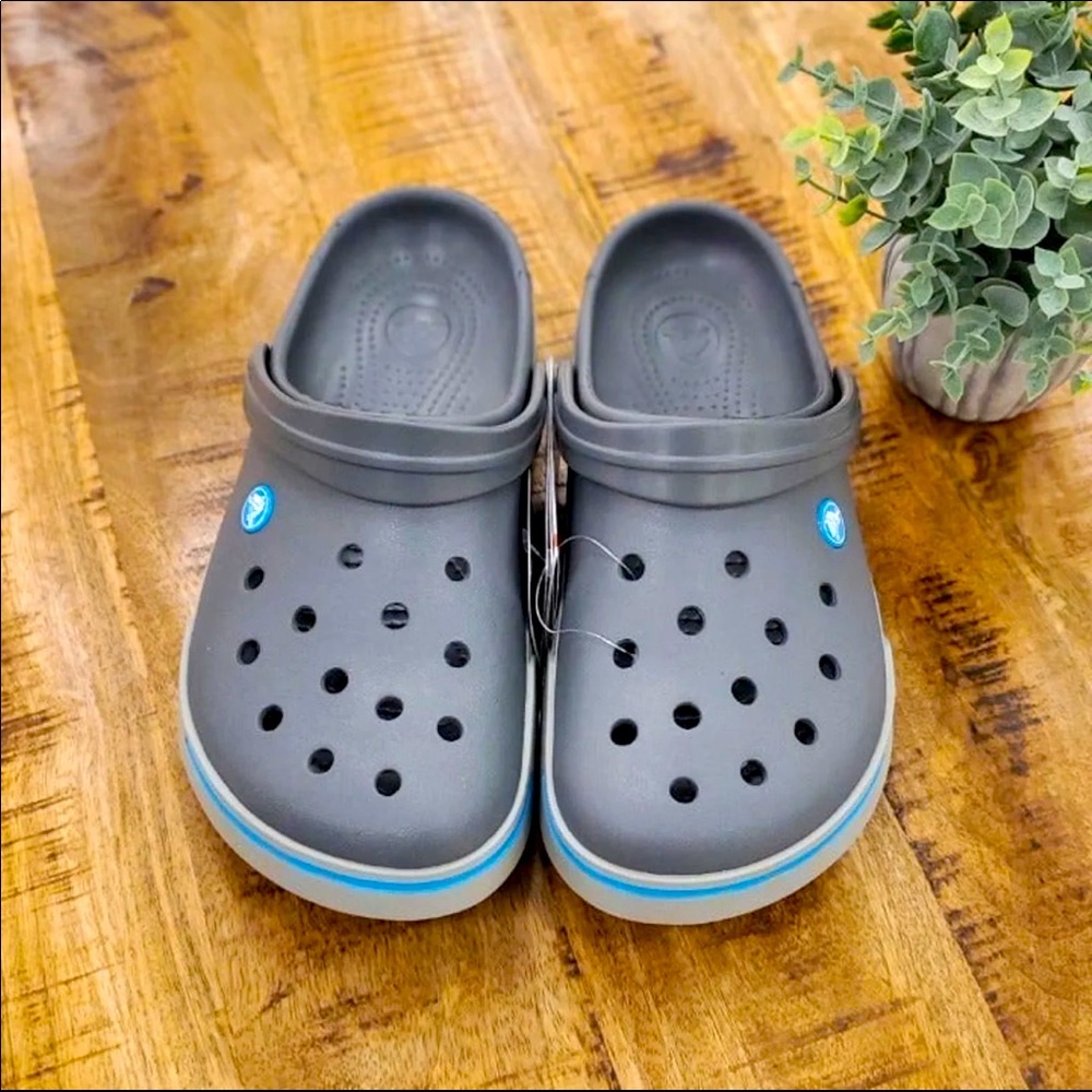 COPY - Crocs size 8 men